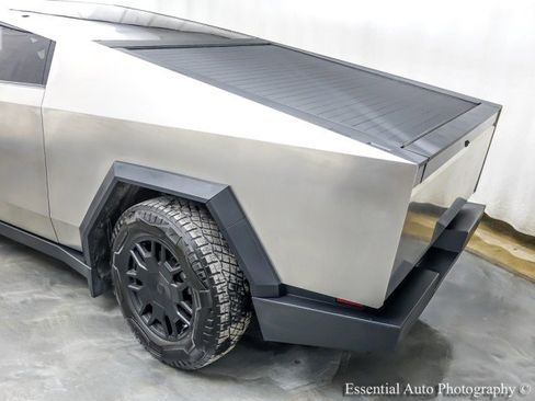 Used 2024 Tesla Cybertruck AWD Crew Cab image 9