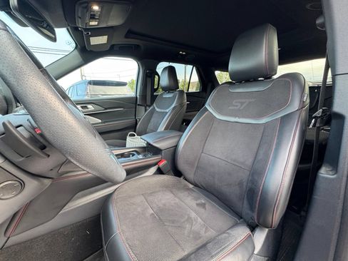 Used 2025 Ford Explorer ST AWD/4WD image 13