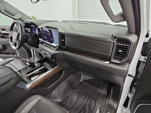 Used 2023 GMC Sierra 1500 SLT AWD/4WD image 40