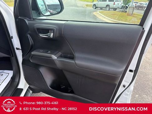 Used 2019 Toyota Tacoma TRD Off-Road AWD/4WD image 36