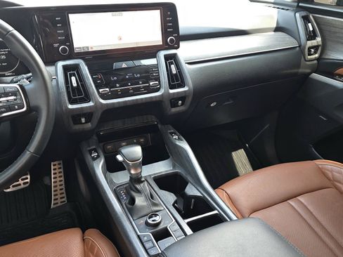 Used 2023 Kia Sorento SX Prestige AWD/4WD image 12