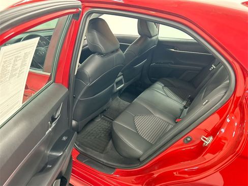 Used 2020 Toyota Camry SE image 19
