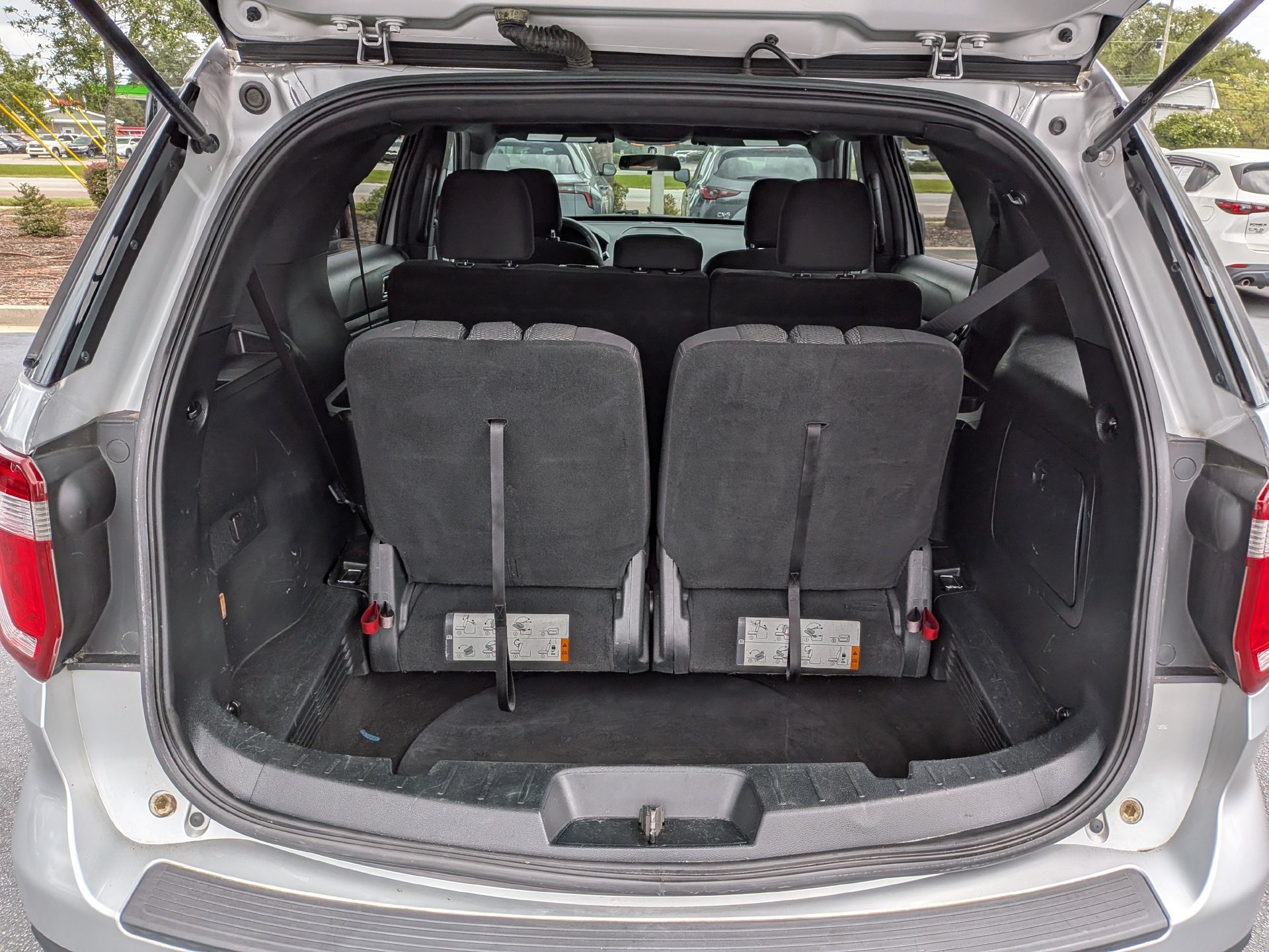 Used 2019 Ford Explorer XLT FWD image 15