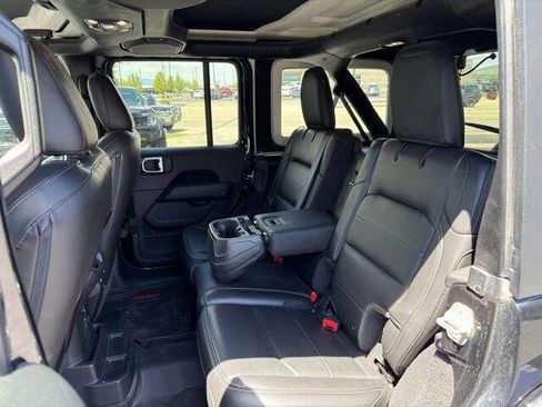 Used 2021 Jeep Wrangler Unlimited Sahara w/ Uconnect 4C Nav & Sound Group AWD/4WD image 9