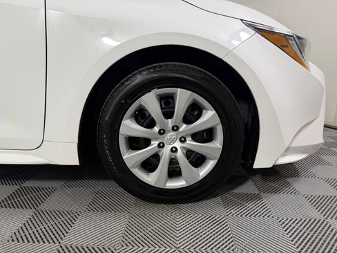 Used 2022 Toyota Corolla LE image 9