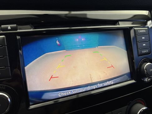 Used 2019 Nissan Rogue Sport S image 18