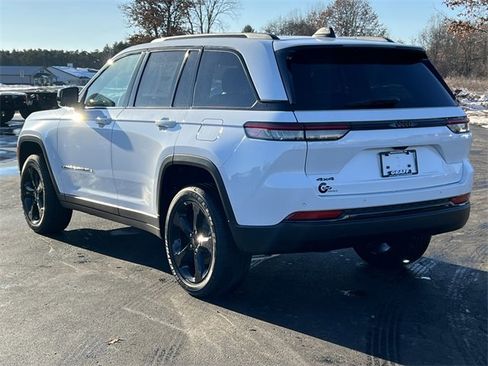 New 2025 Jeep Grand Cherokee Altitude image 8