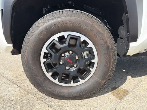 Used 2025 Toyota Tacoma TRD Off-Road AWD/4WD image 29