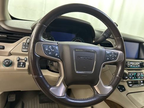 Used 2020 GMC Yukon Denali w/ Denali Premium Package image 9