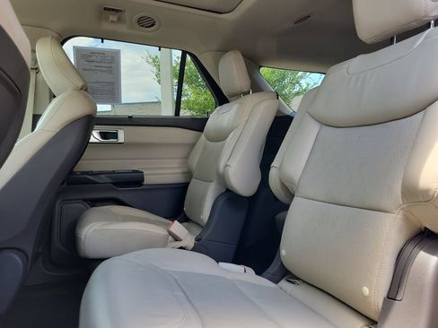 Used 2020 Ford Explorer Platinum w/ Premium Technology Package AWD/4WD image 12