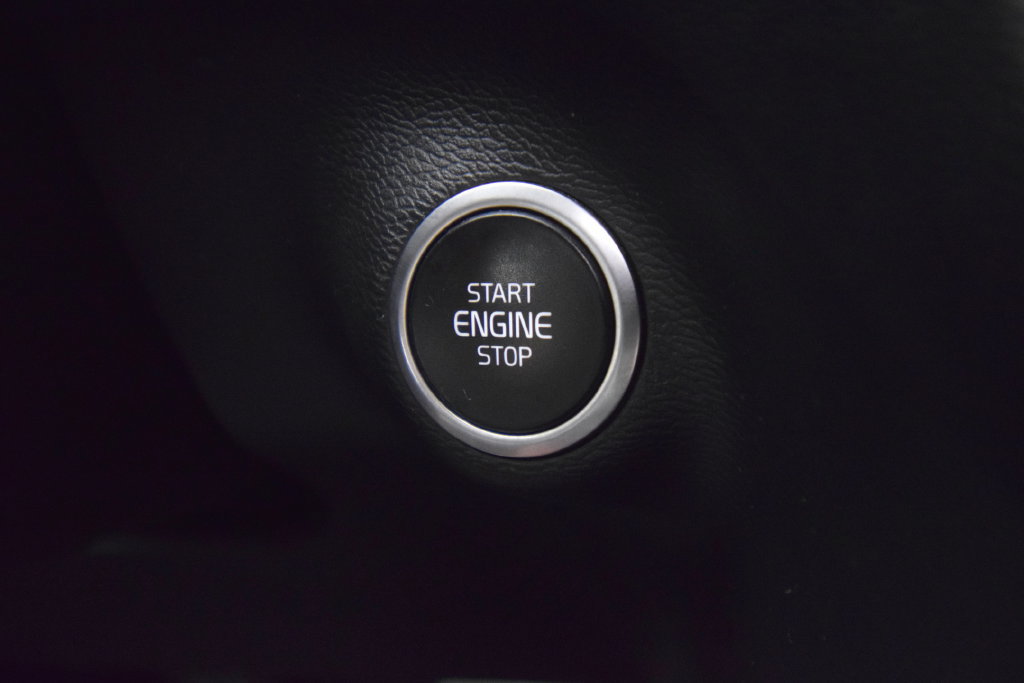 Used 2021 Volvo XC40 T5 R-Design w/ Climate Package AWD/4WD image 29