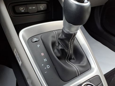 Certified 2024 Hyundai Venue SEL image 29