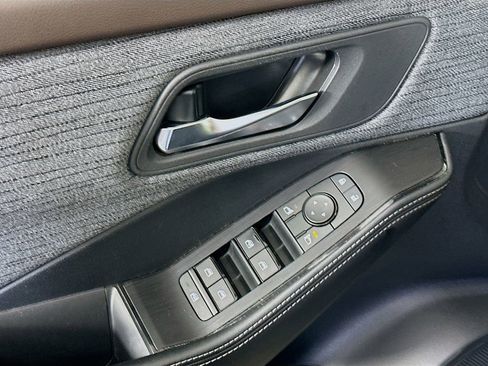 Certified 2023 Nissan Rogue SV image 24