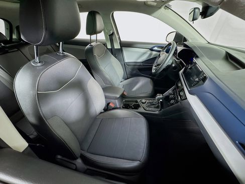 Used 2023 Volkswagen Taos SE w/ Panoramic Sunroof Package image 27