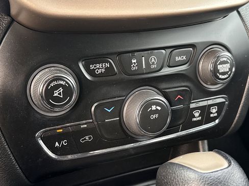 Used 2015 Jeep Cherokee Latitude image 34