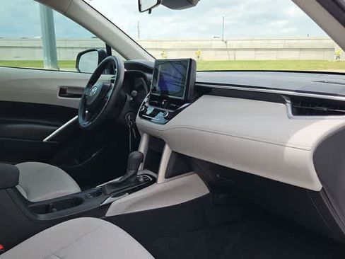 Used 2025 Toyota Corolla Cross L FWD image 19