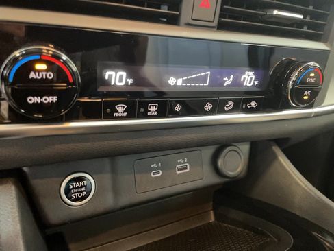 Used 2023 Nissan Rogue SV AWD/4WD image 10