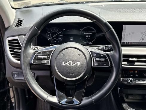 Used 2024 Kia Seltos EX FWD image 18