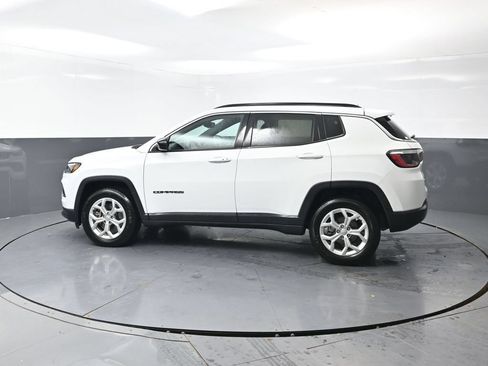 Used 2024 Jeep Compass Latitude AWD/4WD image 10