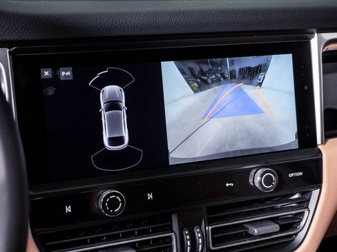 Certified 2025 Porsche Macan image 23