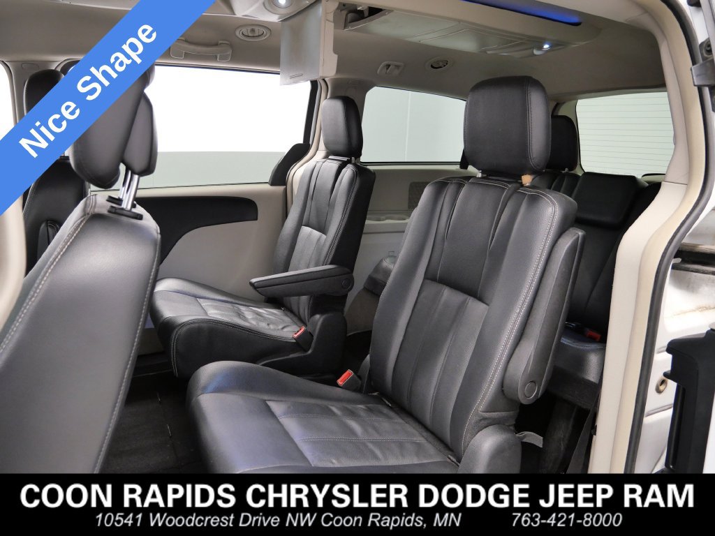 Used 2014 Chrysler Town & Country Touring FWD image 11