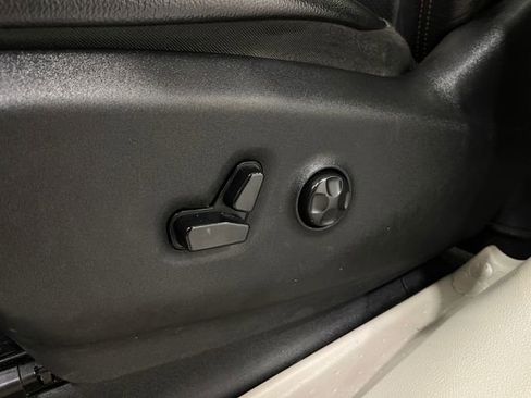 Used 2018 Chrysler Pacifica Touring-L Plus image 16