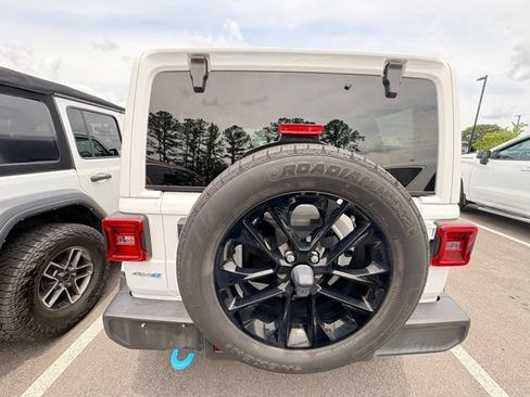 Used 2024 Jeep Wrangler Unlimited Sahara AWD/4WD image 6