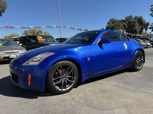 Used 2004 Nissan 350Z Enthusiast w/ Cargo Convenience Pkg image 1