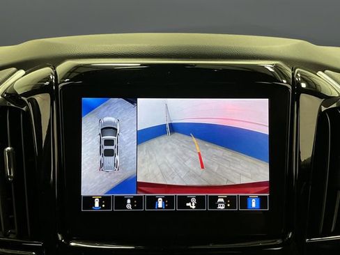 Used 2023 Chevrolet Traverse RS image 11