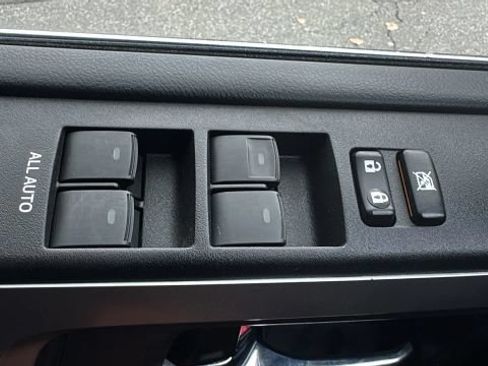 Used 2018 Toyota 4Runner Limited AWD/4WD image 13