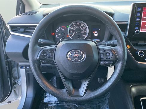 Used 2020 Toyota Corolla LE image 29
