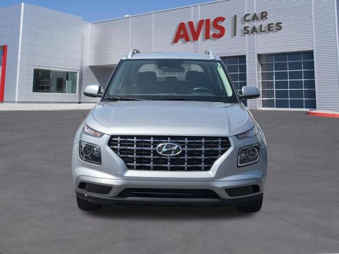 Used 2025 Hyundai Venue SEL FWD image 2