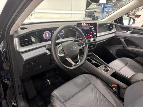 Used 2026 Volkswagen Tiguan SE FWD image 20