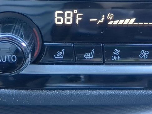 Used 2022 BMW M550i xDrive w/ Executive Package image 25