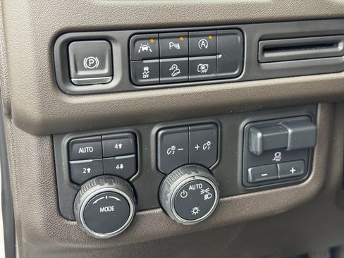 Used 2024 Chevrolet Tahoe Z71 w/ Luxury Package image 17