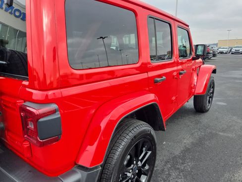 Used 2024 Jeep Wrangler Sahara w/ Technology Group image 8