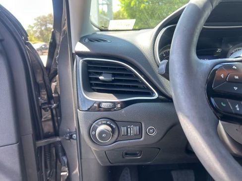 Used 2023 Jeep Cherokee Altitude Lux AWD/4WD image 27