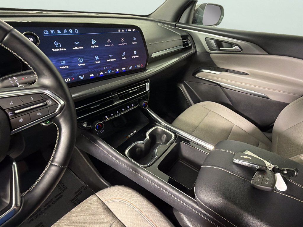 Used 2026 Chevrolet Traverse LT w/ Driver Confidence Package FWD image 19