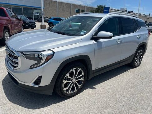 Used 2020 GMC Terrain SLT w/ Preferred Package FWD image 2
