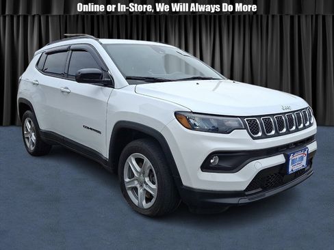 Used 2023 Jeep Compass Latitude w/ Sun and Sound Group AWD/4WD image 1
