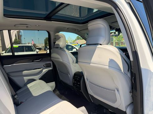 Used 2022 Jeep Grand Cherokee Overland w/ Adv Protech Group III AWD/4WD image 19