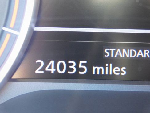 Used 2025 Nissan Rogue SV FWD image 11