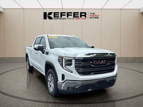 Used 2025 GMC Sierra 1500 SLT RWD image 8