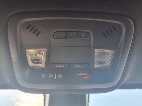 Used 2023 Chevrolet Traverse LT FWD image 11