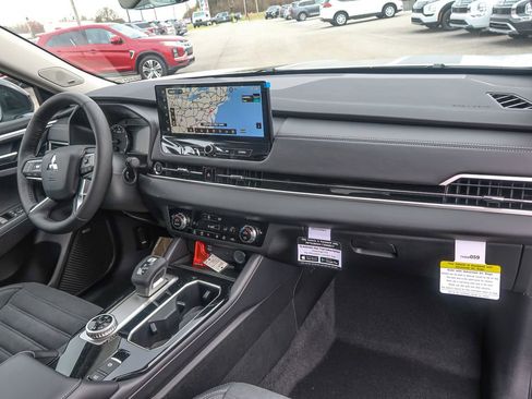 New 2026 Mitsubishi Outlander AWD image 23