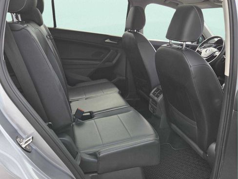 Used 2021 Volkswagen Tiguan SE FWD image 18