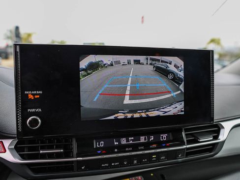 Used 2025 Toyota Sienna XLE w/ XLE Plus Package image 19