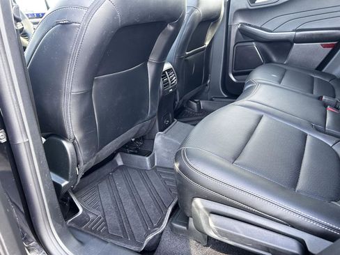 Used 2022 Ford Escape Titanium image 11