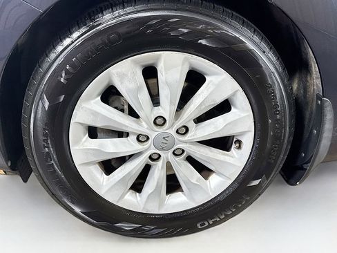 Used 2016 Kia Sedona EX image 39