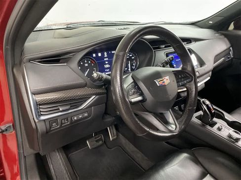 Used 2021 Cadillac XT4 Sport image 2